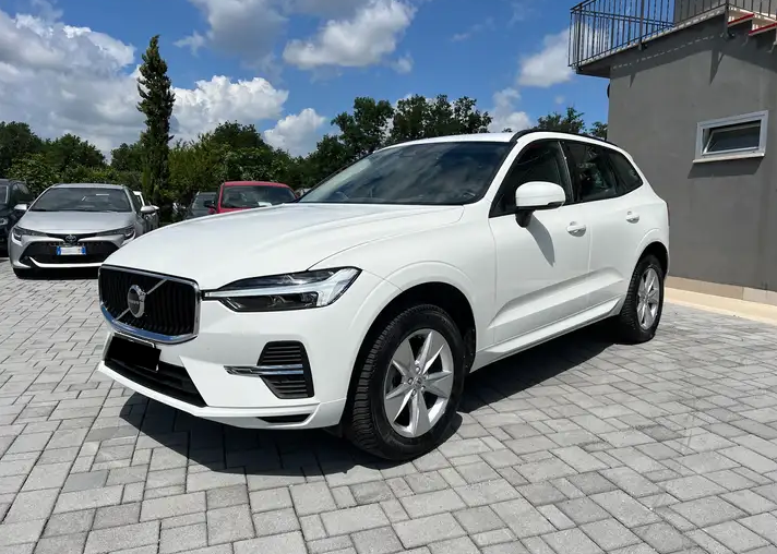 Left hand drive VOLVO XC 60 2.0 b4 Momentum